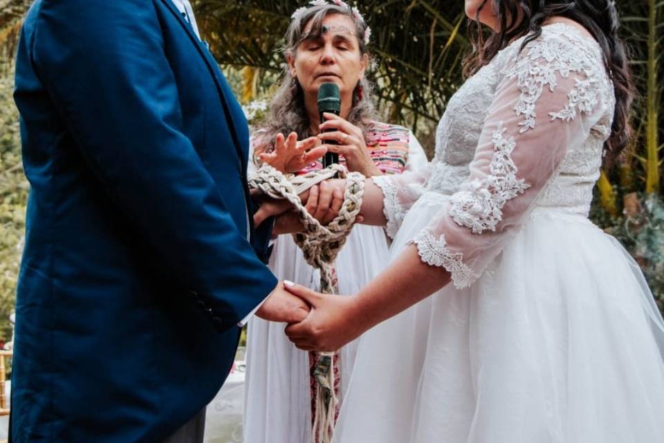 Ceremonia de Pía Handfasting