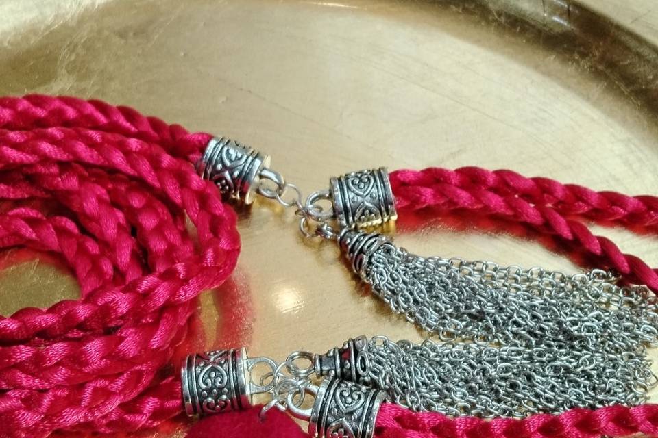 Hilo rojo terminación plata