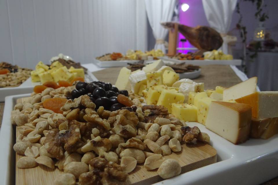 Mesa de quesos y frutos secos