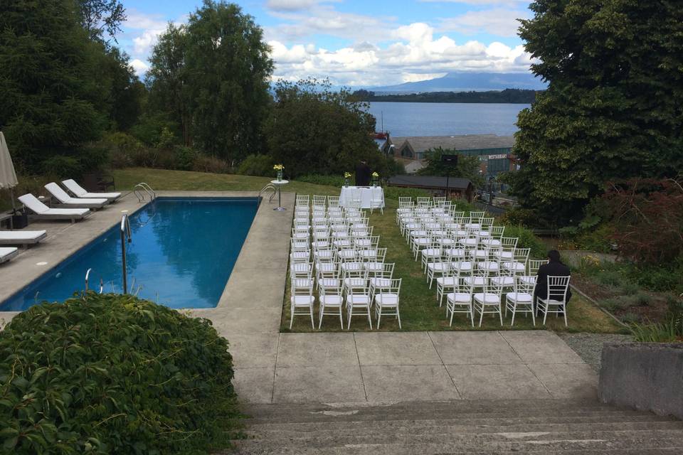 Ceremonia junto a la piscina