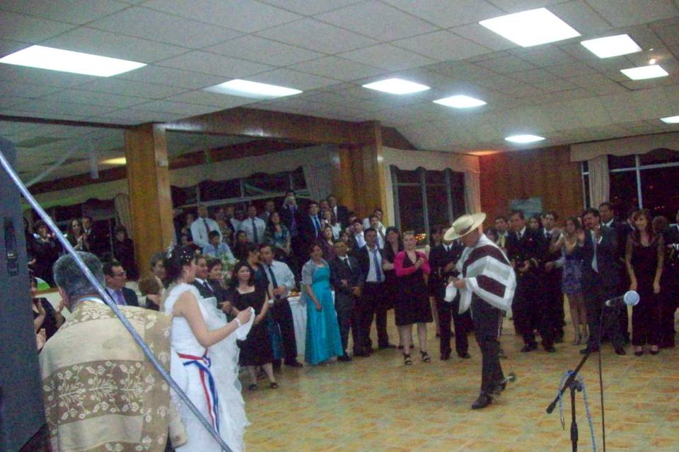 Novios bailando