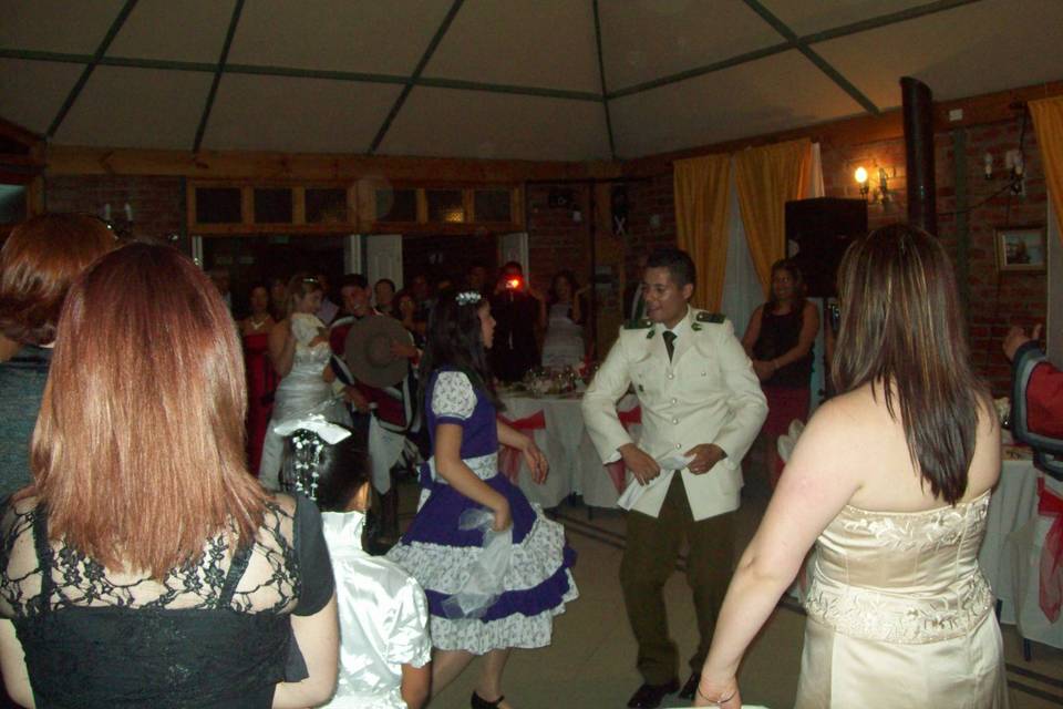 Novios bailando