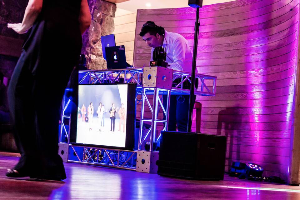 Stand dj/vj con pantalla