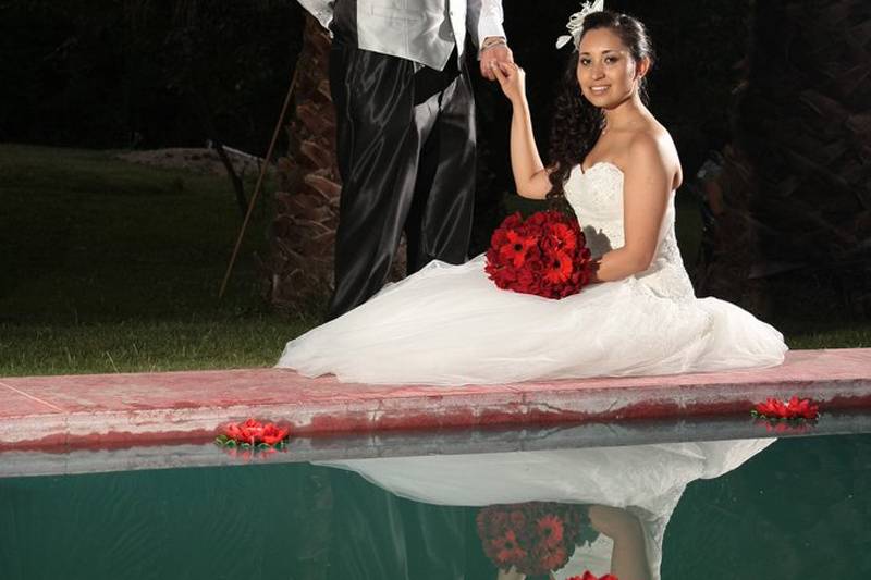Retrato novios en Piscina