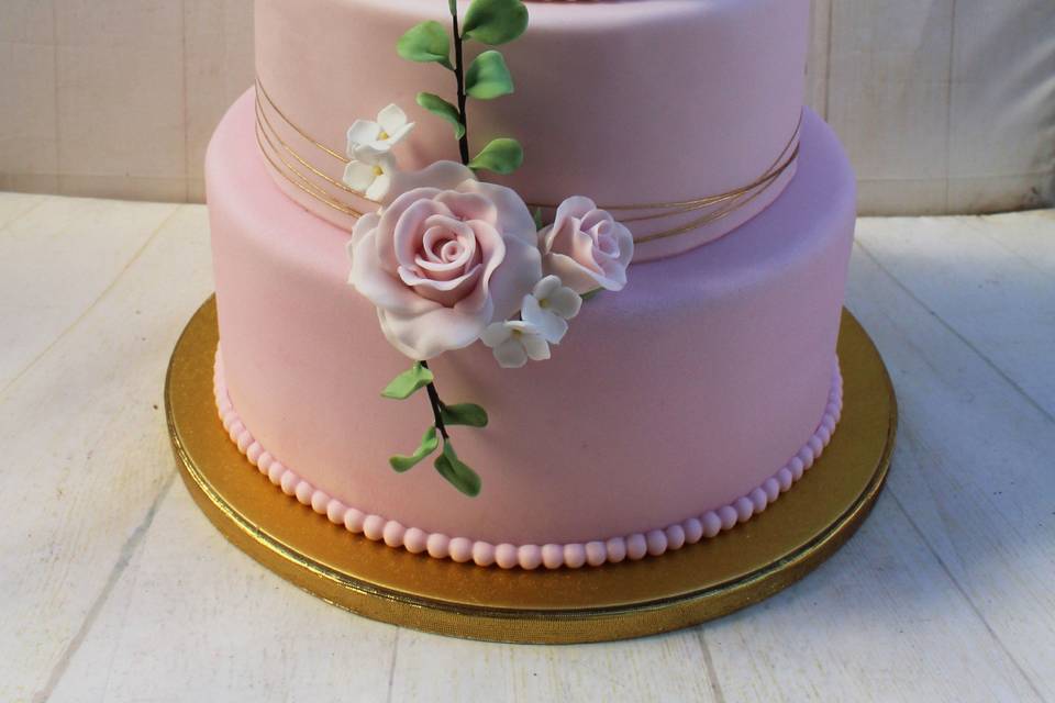 Torta degrade rosado y rosas