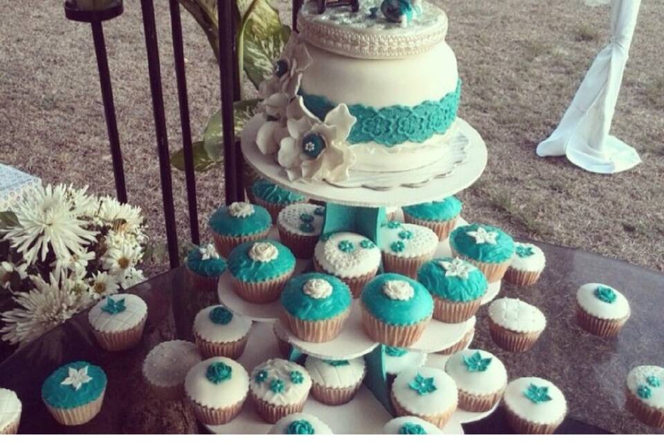 Torta boda con cupcakes