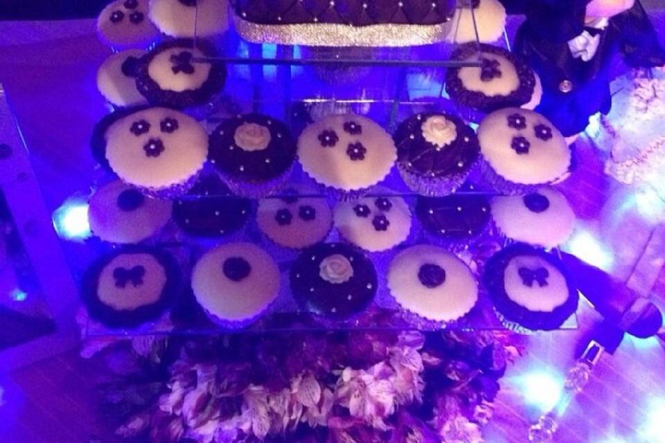 Torta de bodas y cupcakes