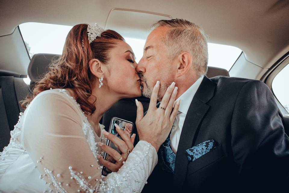 Beso recién casados