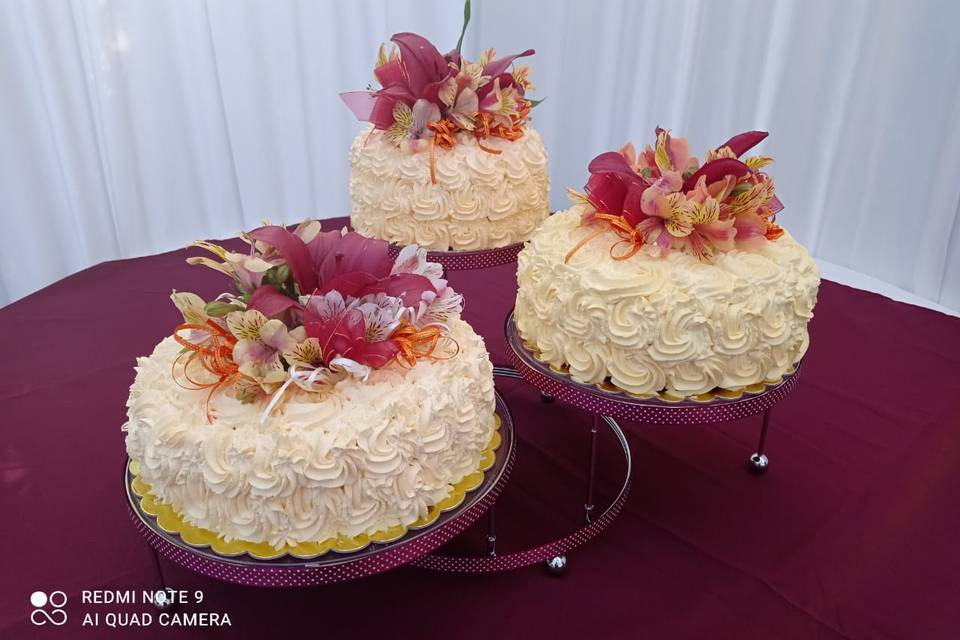Torta con flores naturales