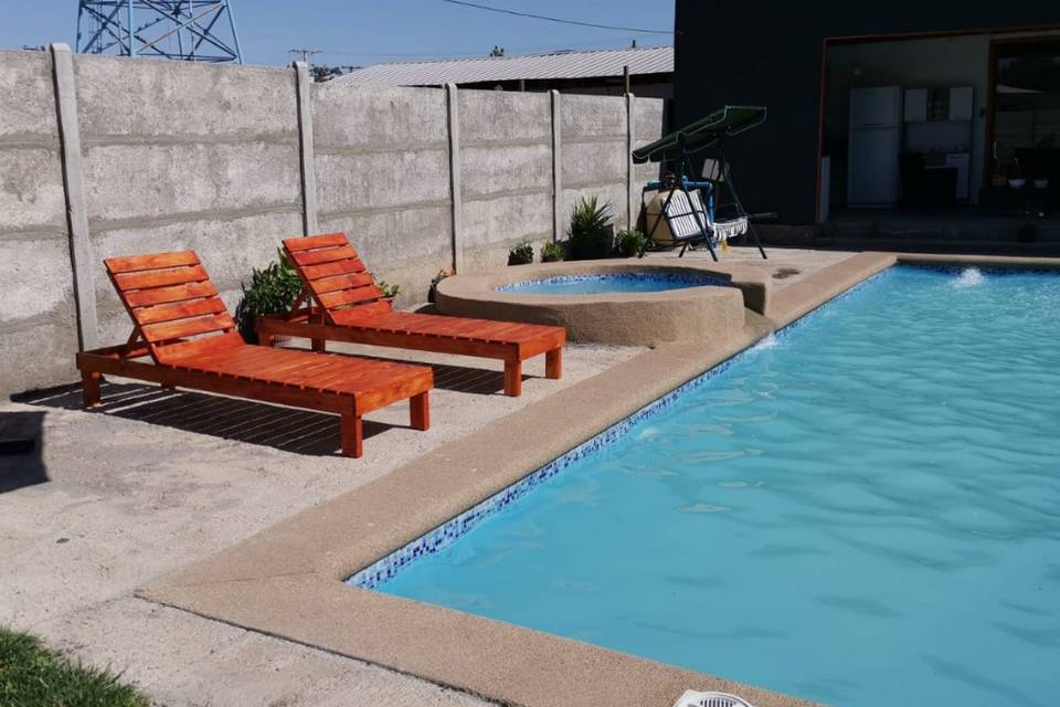 Piscina y jacuzzi