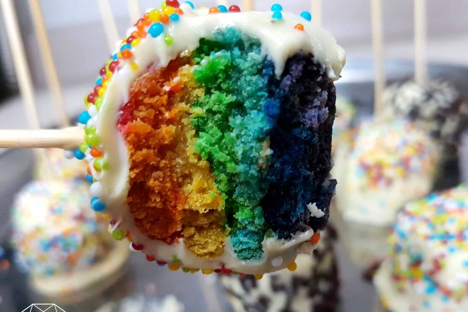 Cake pop arcoiris