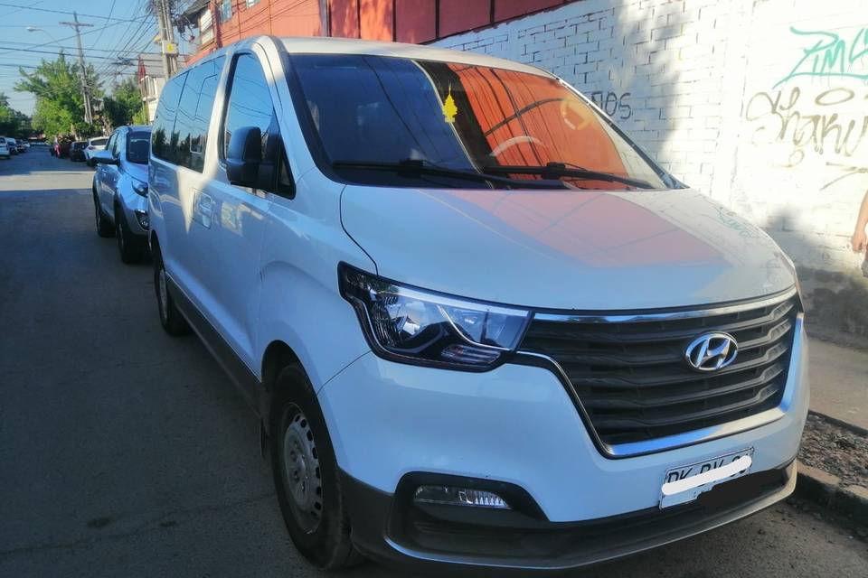 Van Hyundai 11 pasajeros