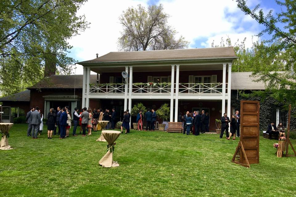 Jardín central casona m&f