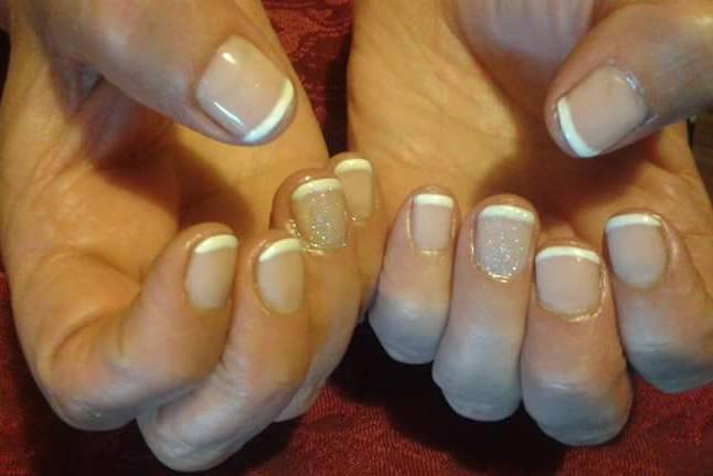 Manicure simple y delicado