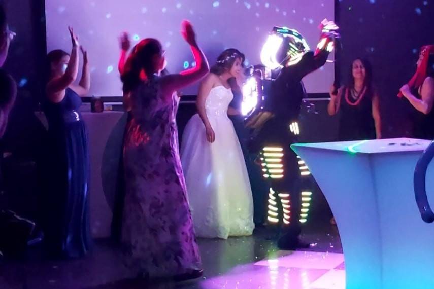 Robot led en matrimonio