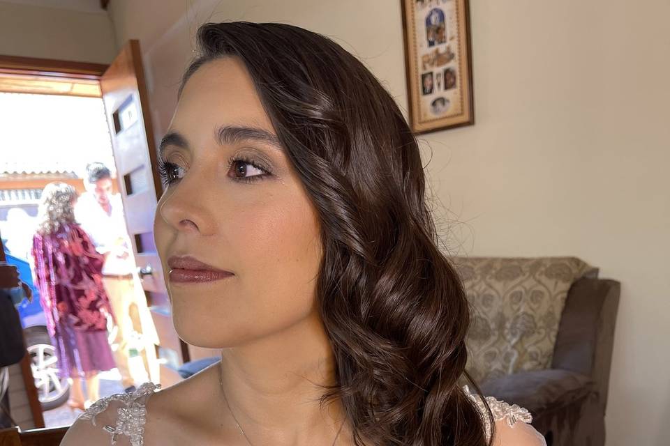 Maquillaje y peinado de novia