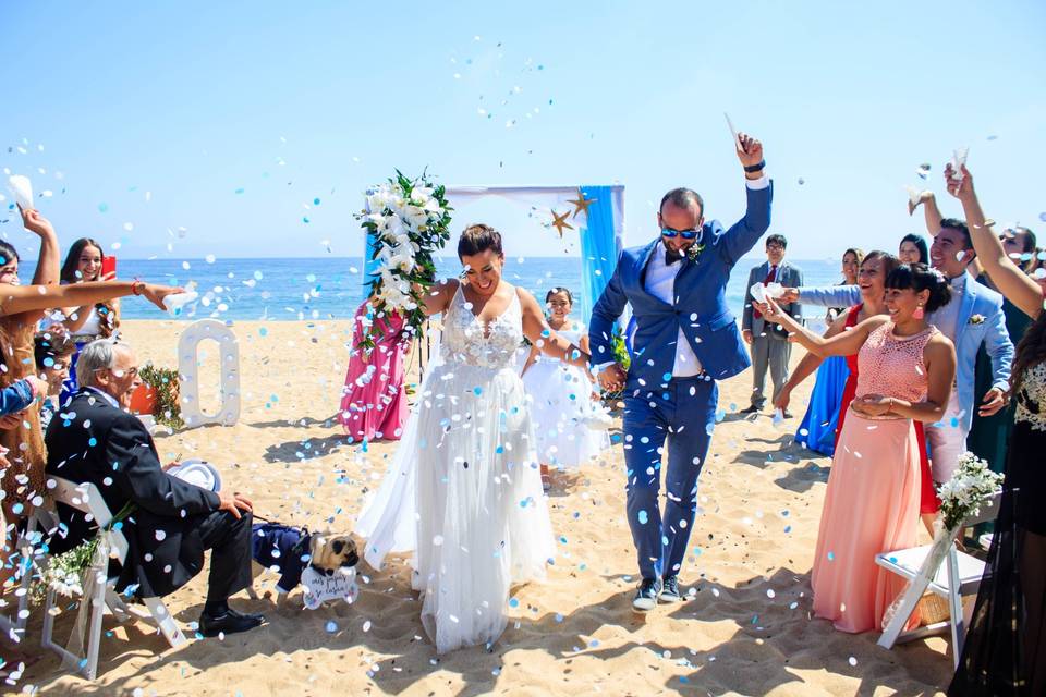 Salida de boda en la playa