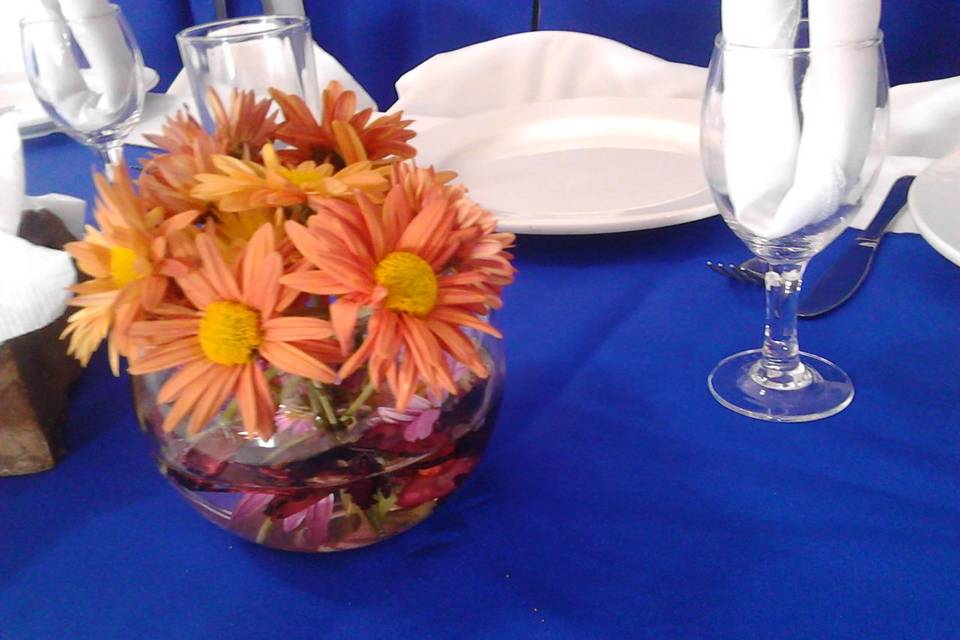 Centro de mesa pecera y flor
