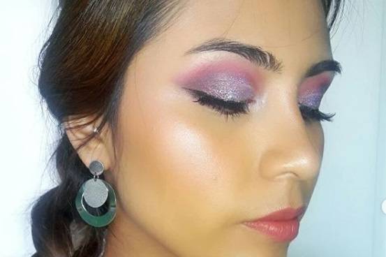 Maquillaje fiesta con glitter