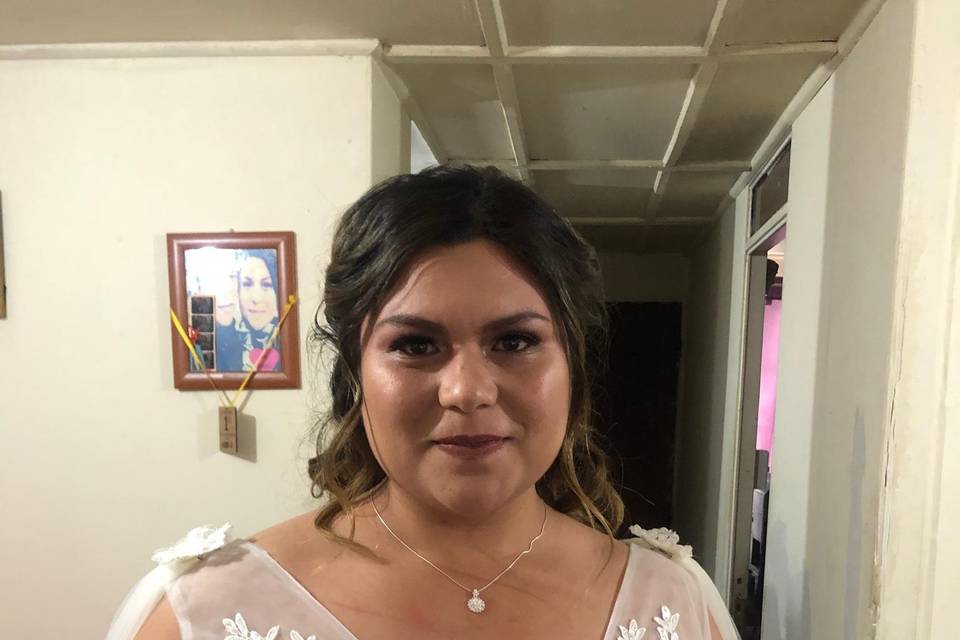 Maquillaje y peinado novia