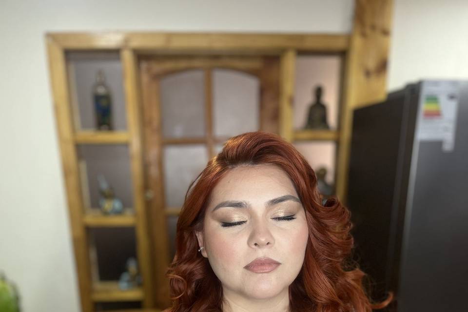 Maquillaje y peinado