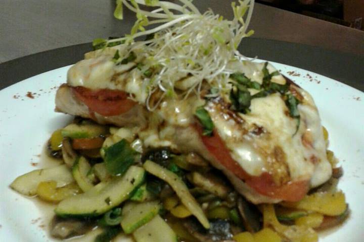 Cancato de salmón caprese