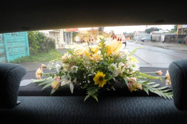 Flores dentro del auto