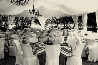 Carpa con candelabro para bodas