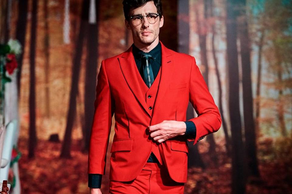 Tomás Sastre, traje rojo, colección 2015