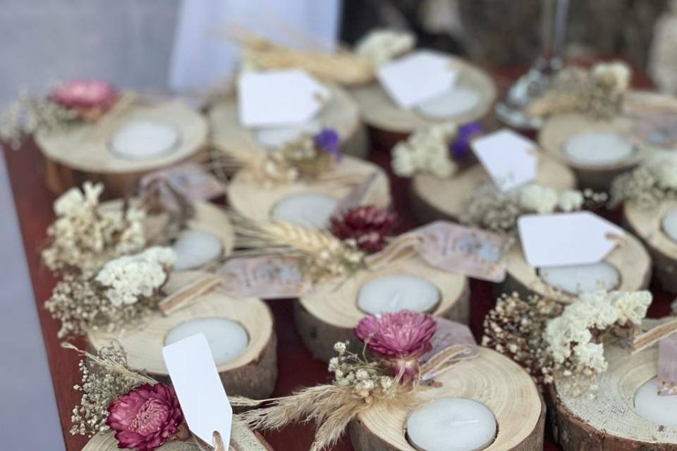 Recordatorios de velas con flores