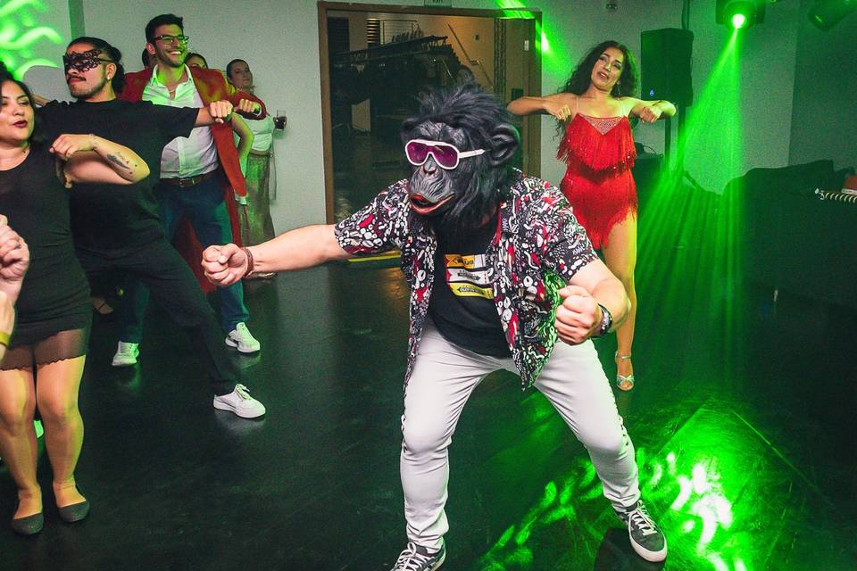 El baile del gorila!