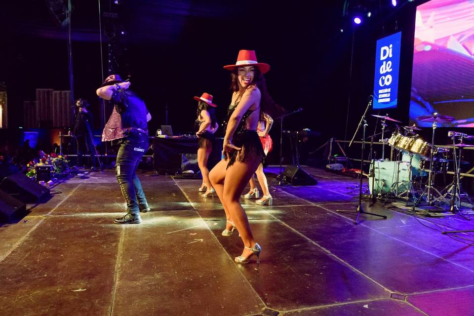 Bailando ranchera