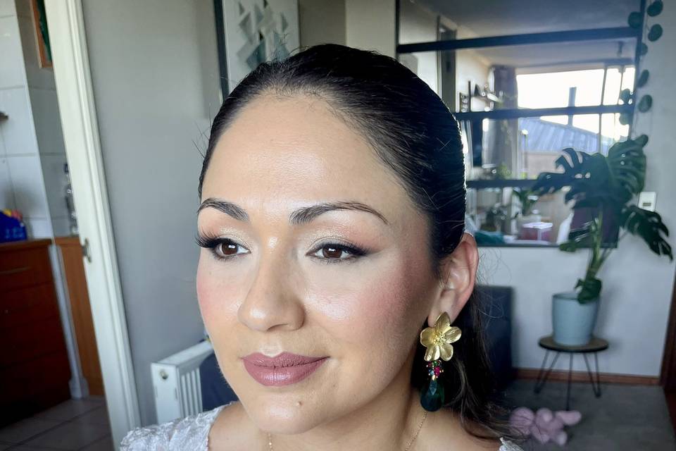 Maquillada y peinada por mi