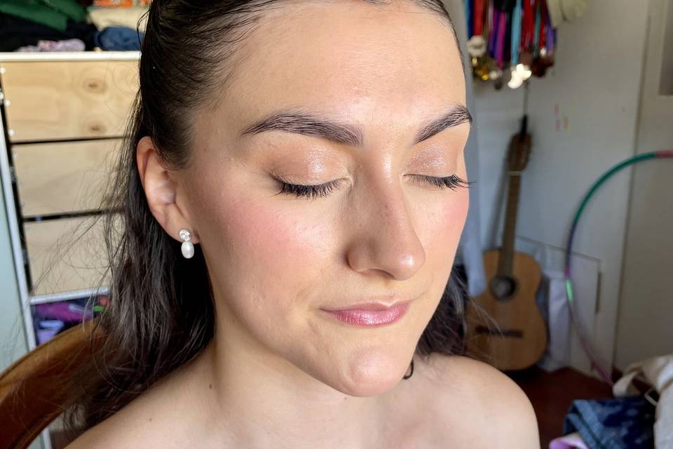 Maquillaje luminoso y natural