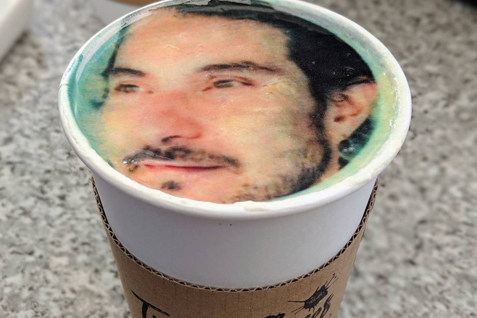 Café con foto impresa en crema