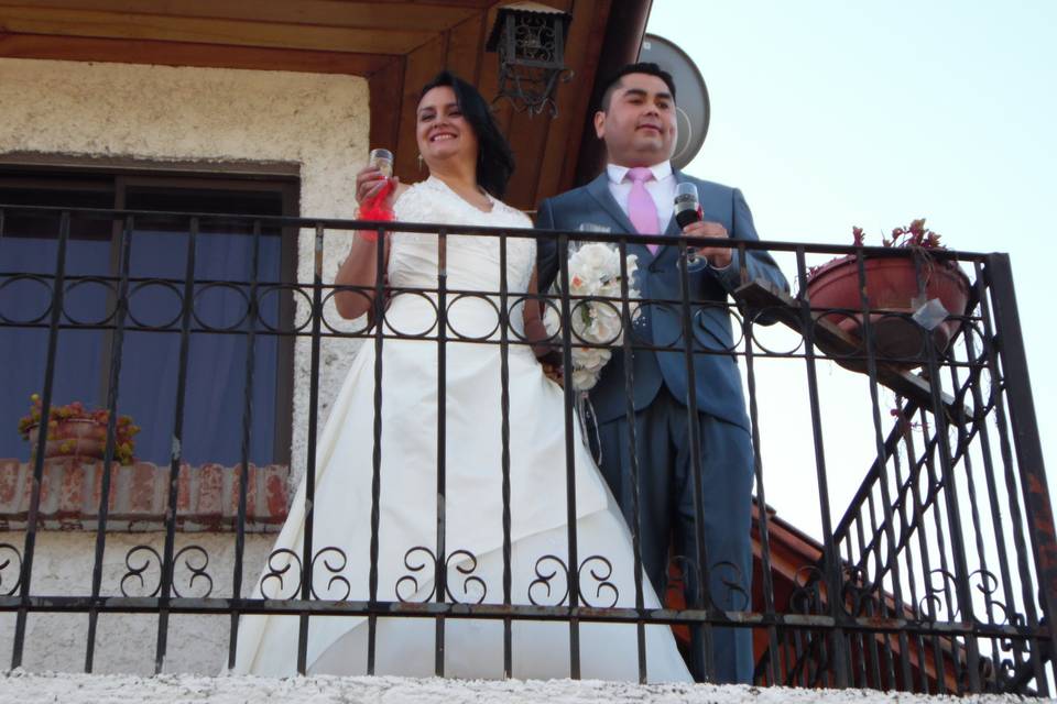 Novios en el balcón