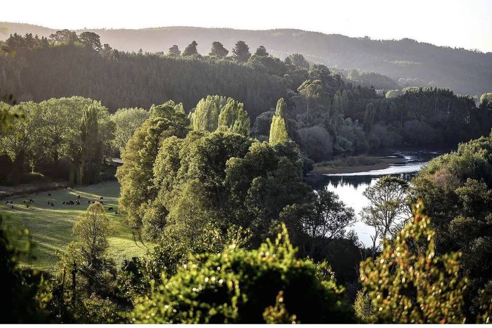 Mirador con vista al rio rahue