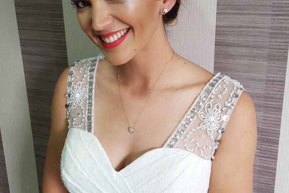 Maquillaje y peinado de novia