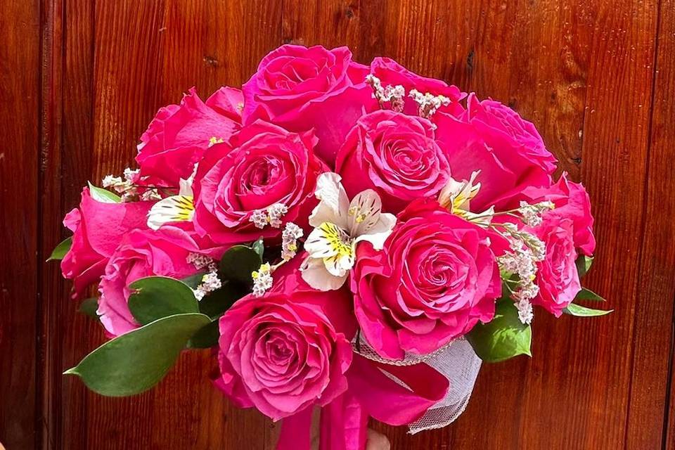 Ramo de novia con rosas fucsia