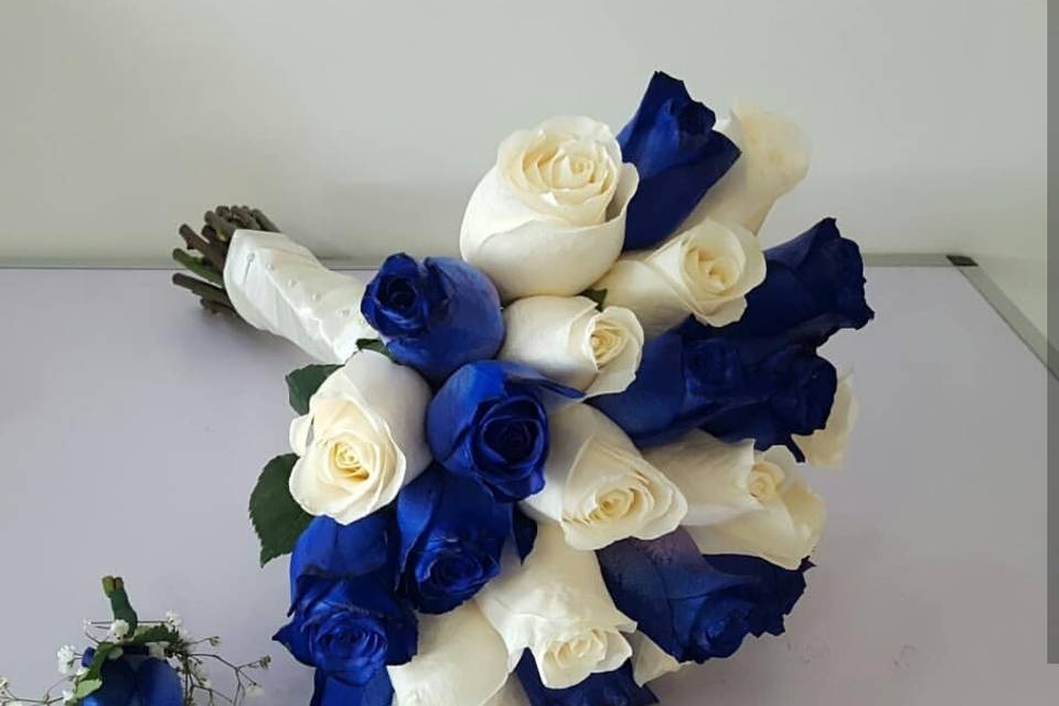 Ramo rosas azul blanco