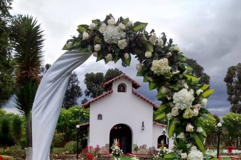 Arco velo y flores