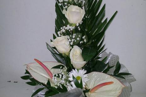 Arreglo de flores blancas