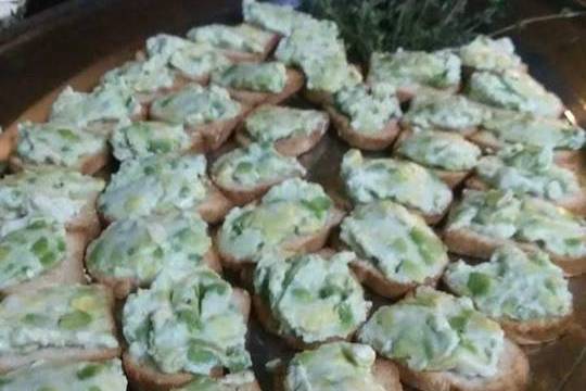 Crostinis vegetarianos