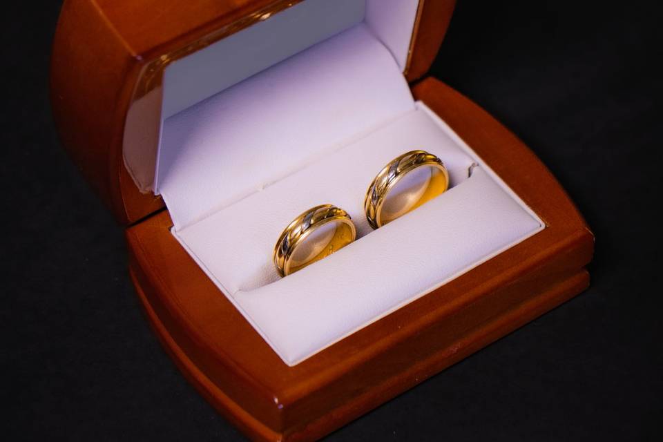 Argollas Bi color oro 18K.
