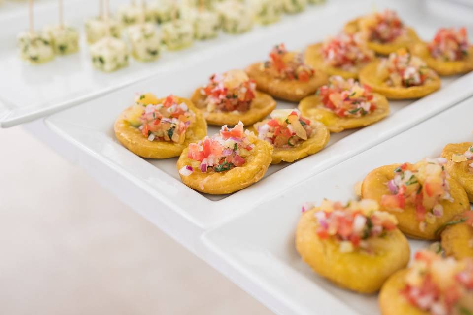 Sopaipilla y pebre de papaya