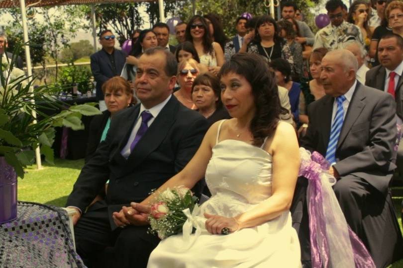 Novios en el altar