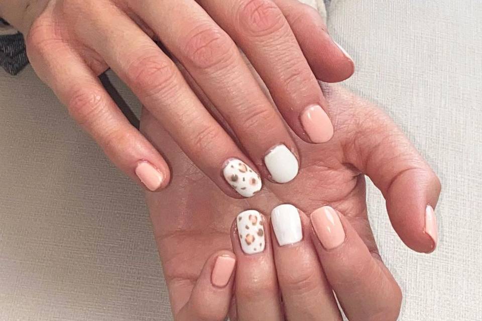 Uñas en blanco