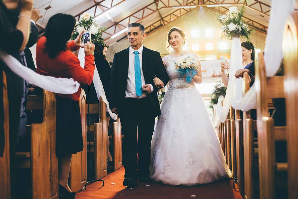 Padre e hija en ceremonia