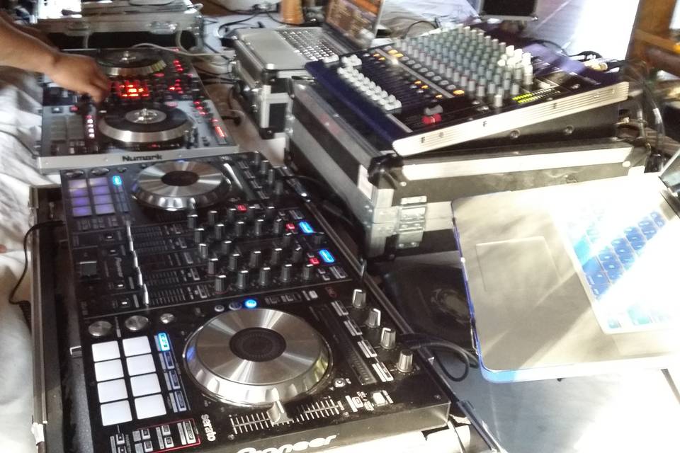 DJ Mlagos