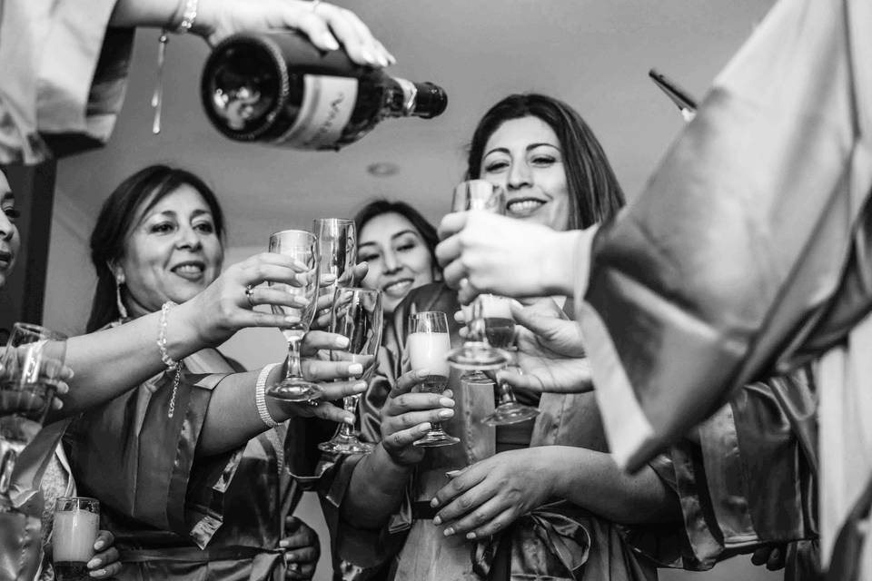 ¡Brindis de damas de honor!